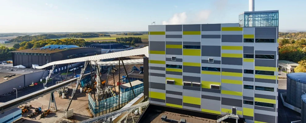 Vy över energianläggning vid kraftvärmeverk i Västerås.