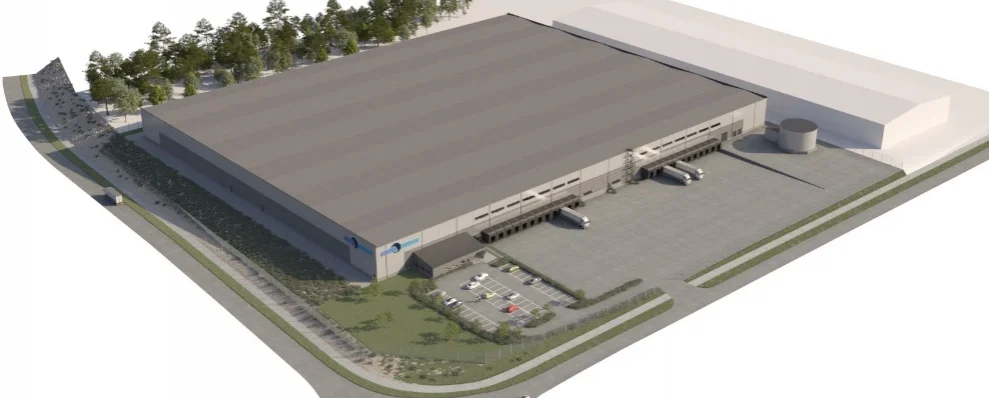 Exteriör av en lagerbyggnad med lastzon och grönytor.