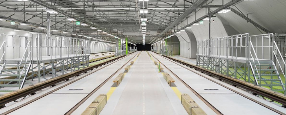Vy av tunnelbanedepå i Stockholm.